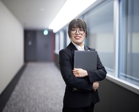 大学就職課＆先輩社員の写真