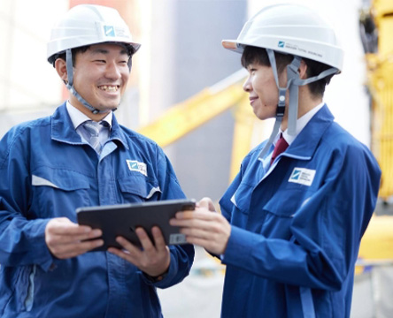 大学就職課＆先輩社員の写真